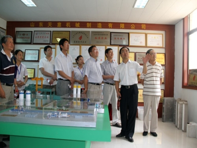 2012.7.28日山東天意兩項科技成果鑒定順利通過，北京領導專家，到我公司參觀指導